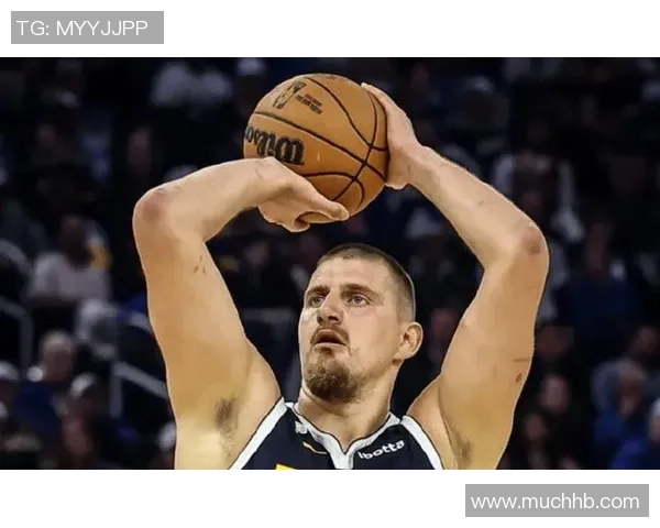 约基奇跨界挑战足球明星身份展现全能运动员魅力与激情