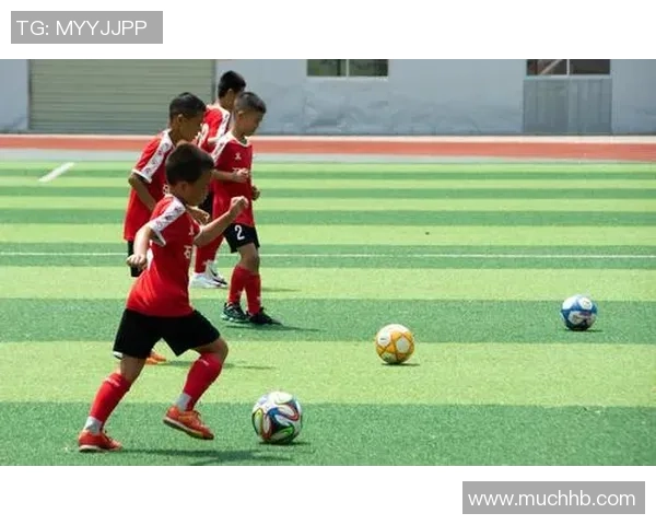 足球明星与动漫角色齐聚一堂的精彩瞬间大合影展现梦想与激情的完美结合 足球明星与动漫角色齐聚一堂的精彩瞬间大合影展现梦想与激情的完美结合