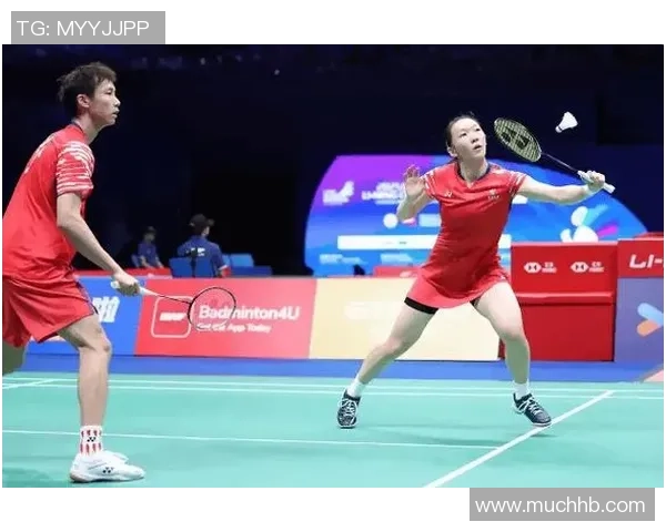 邀请赛点评：重庆羽毛球队的配合表现_1